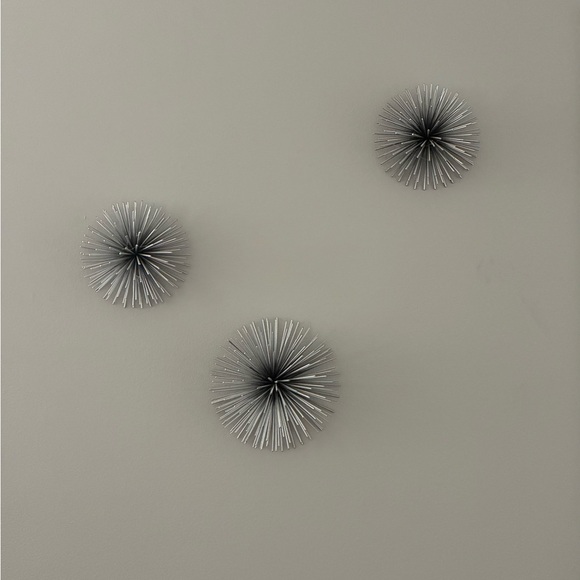 Set of Three Silver Color Retro Inspired Star Burst Wall Art or Table Art. - Picture 2 of 8